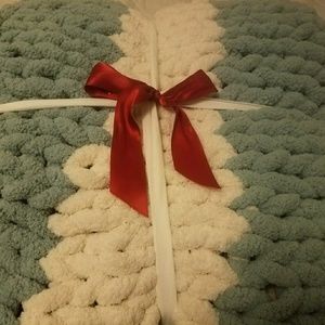 Handmade soft chunky throw blanket